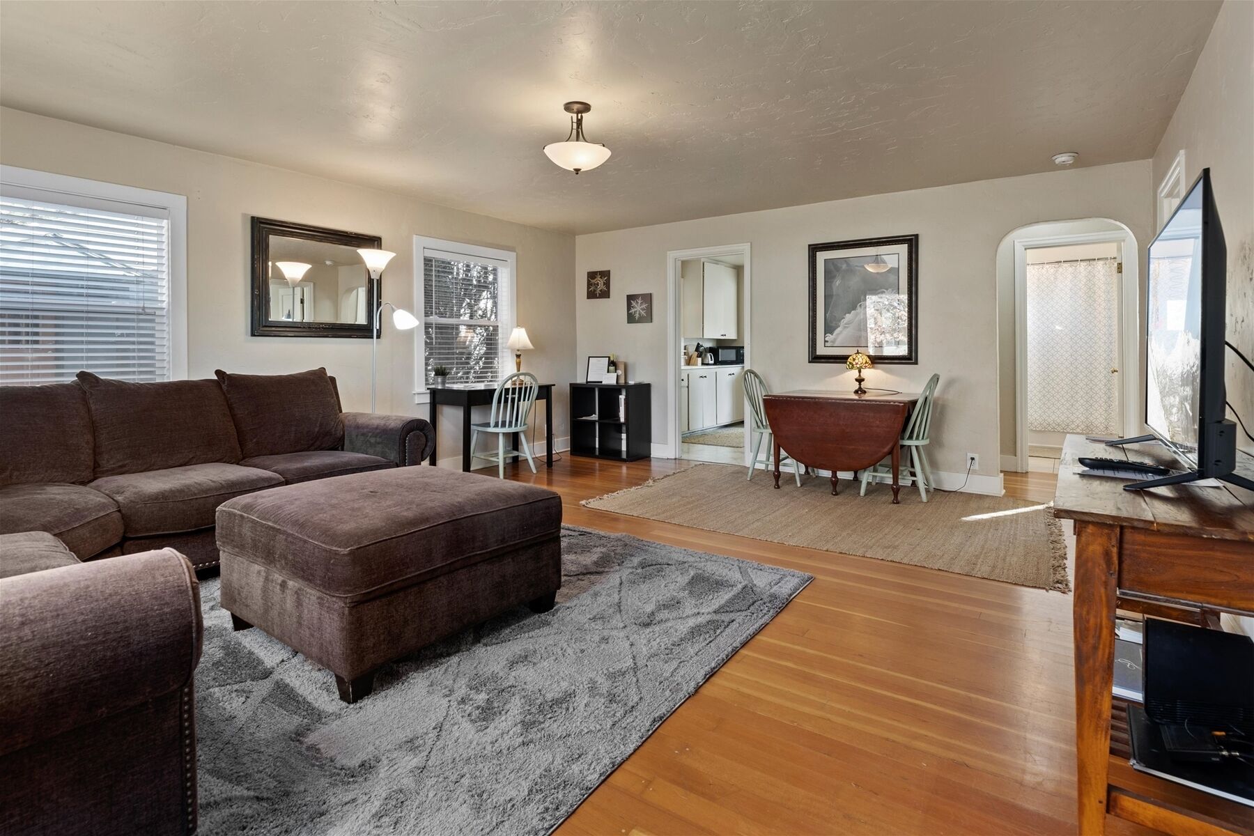 Walk Ride Everywhere Midtown less than 1 mile to downtown!