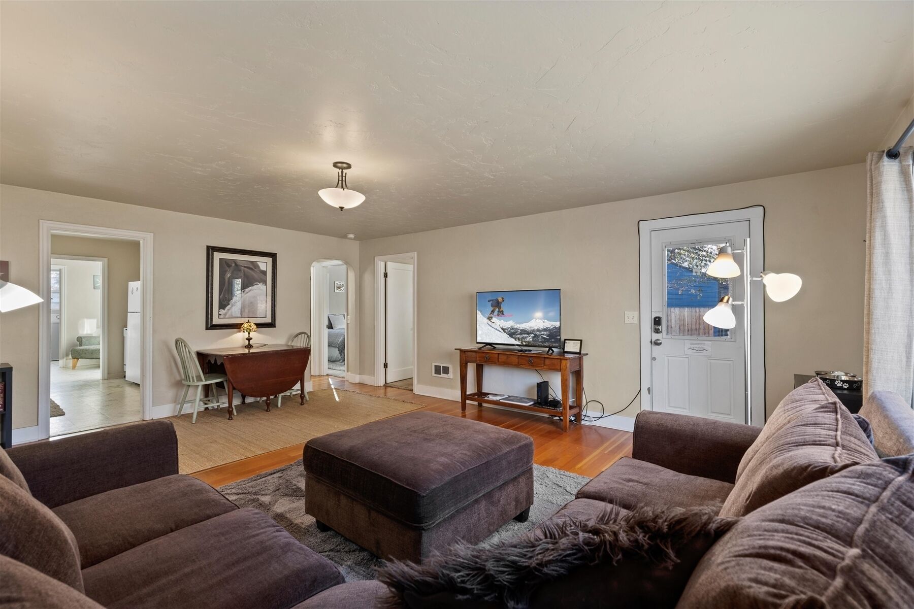 Walk Ride Everywhere Midtown less than 1 mile to downtown!