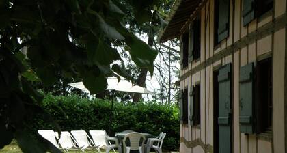 Laurede: Country Cottage / Gite - Laurède