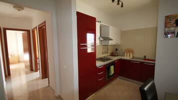 Frigorifero, forno, piano cottura, bollitore elettrico