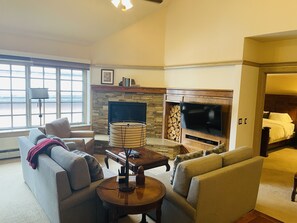 Smart-TV, Kamin, DVD-Player, Drucker