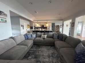 Smart-TV, peis, videospill og DVD-spiller