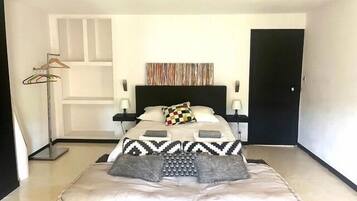 4 slaapkamers, een bureau, een strijkplank/strijkijzer, gratis wifi