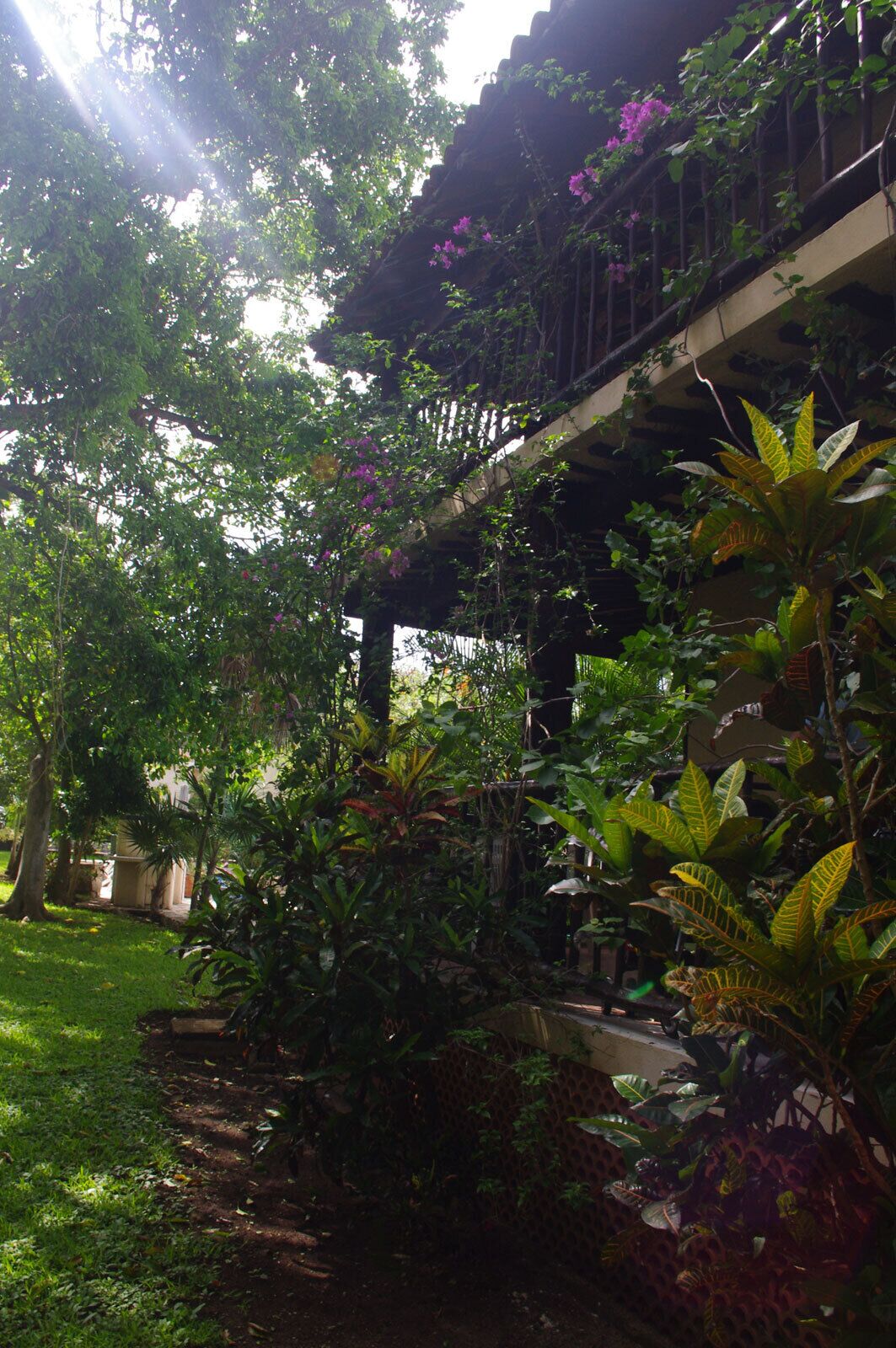 Beautiful Villa with Pool Short Walk to Beach and Town Gated \ private security