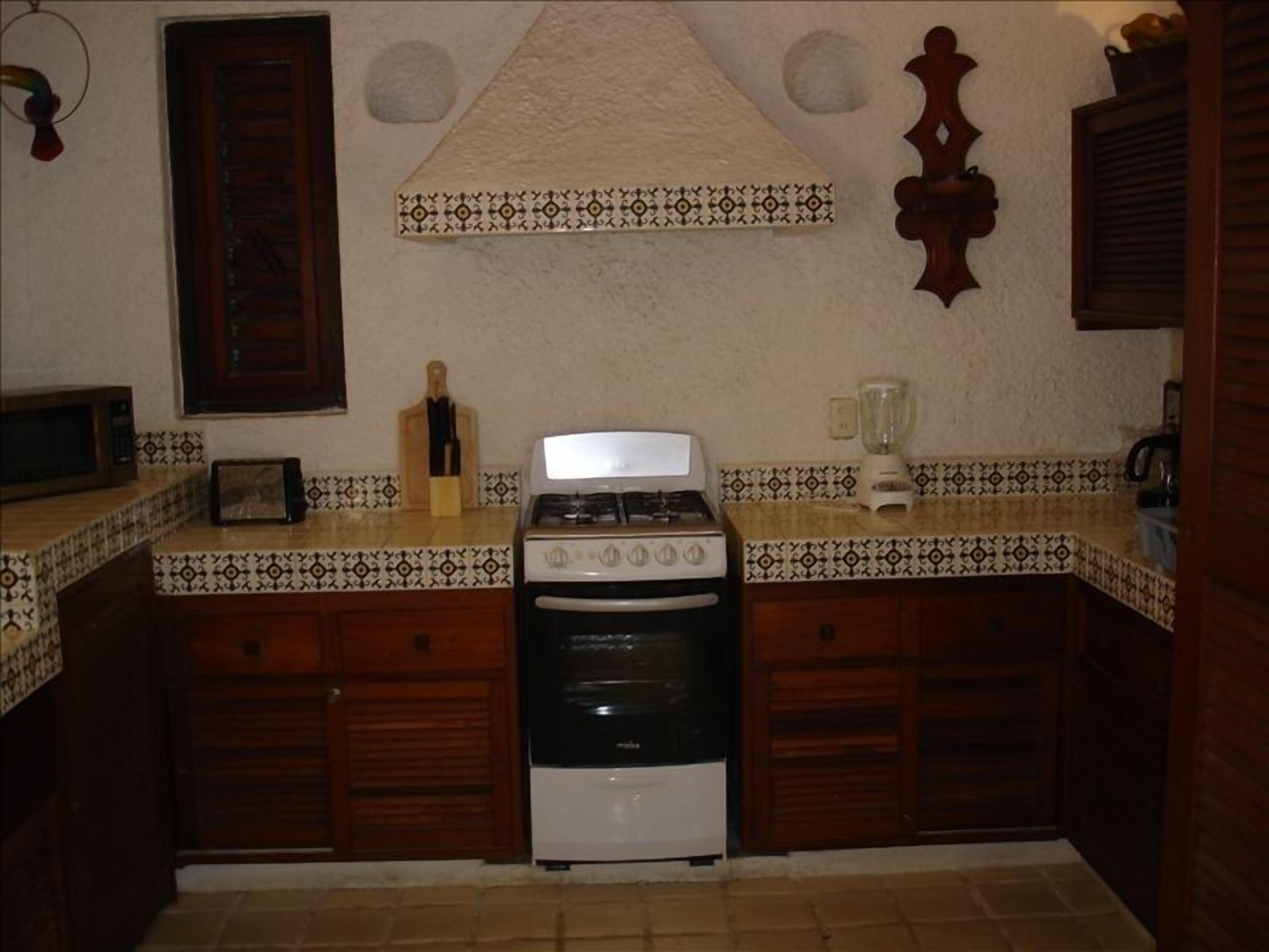 Beautiful Villa with Pool Short Walk to Beach and Town Gated \ private security