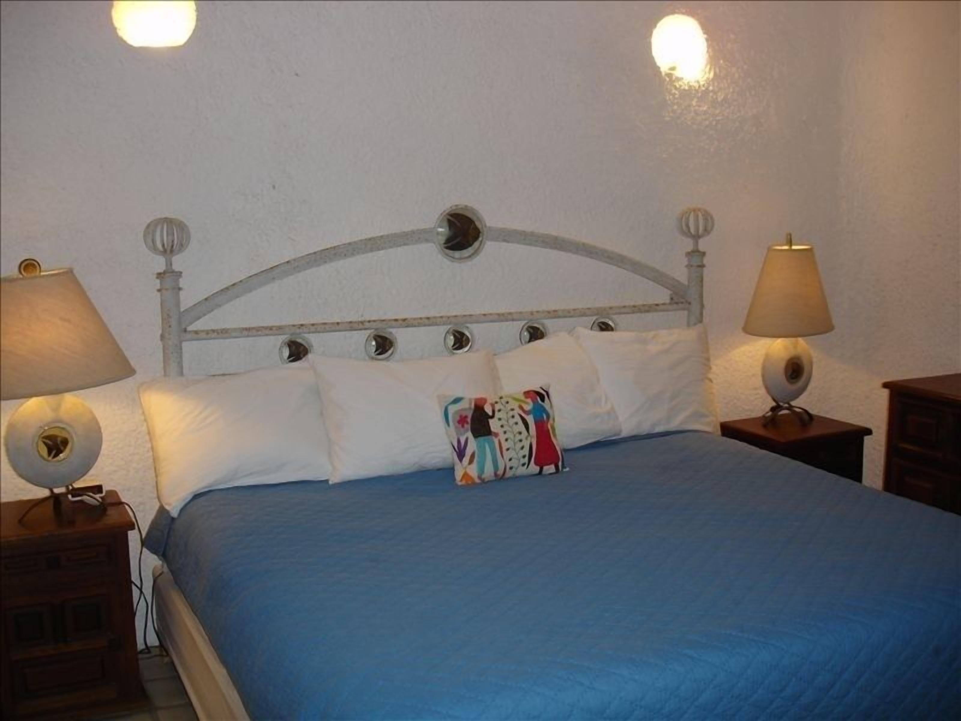 Beautiful Villa with Pool Short Walk to Beach and Town Gated \ private security