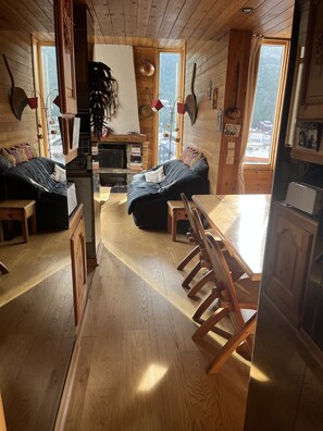 Unclassified image, 4 of 31, button