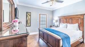 2 bedrooms, iron/ironing board, WiFi (free), bed sheets
