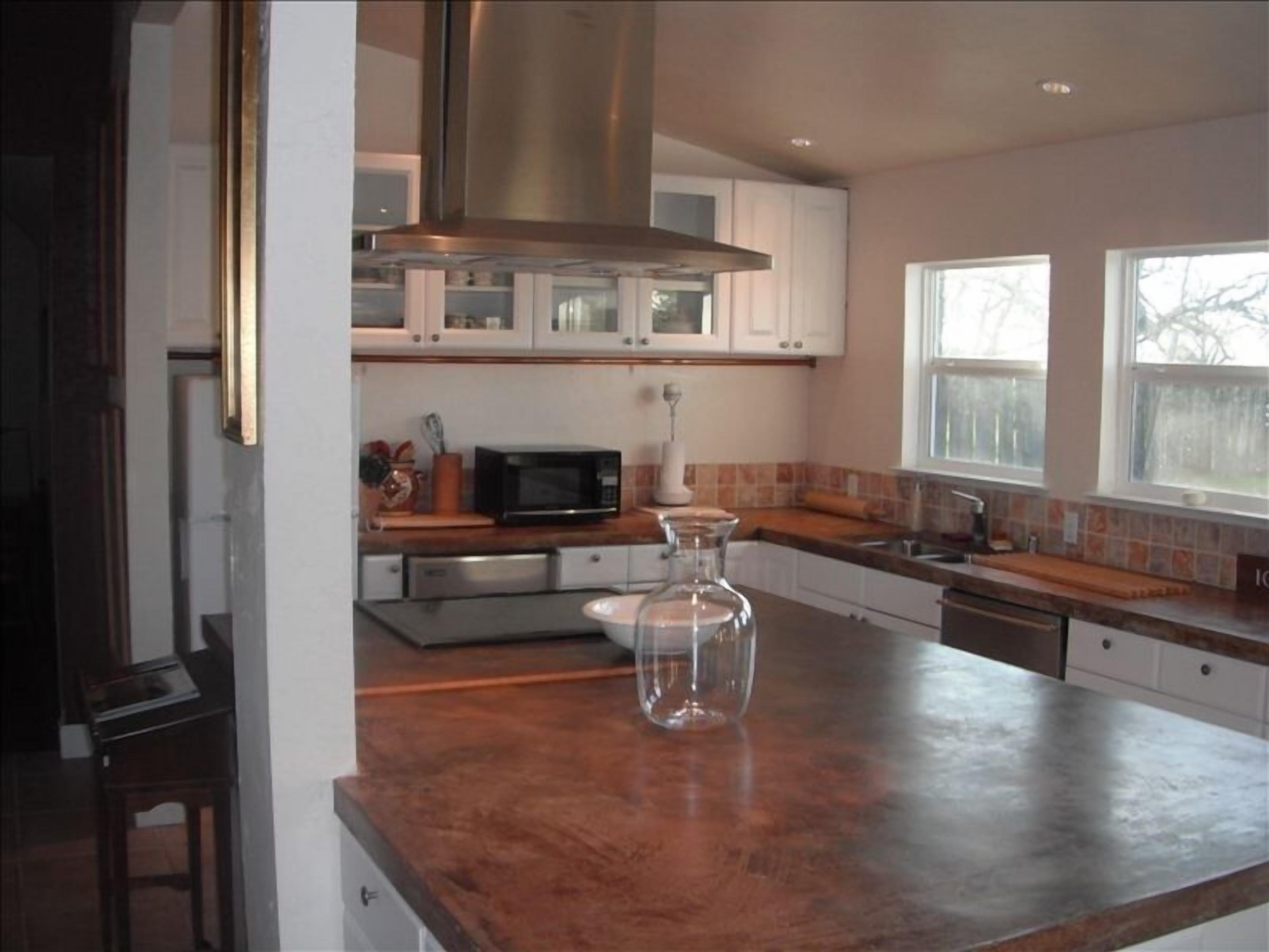 Safe Retreat: Bicyclists, Birders, Wine Lovers, River Revelers Welcome!