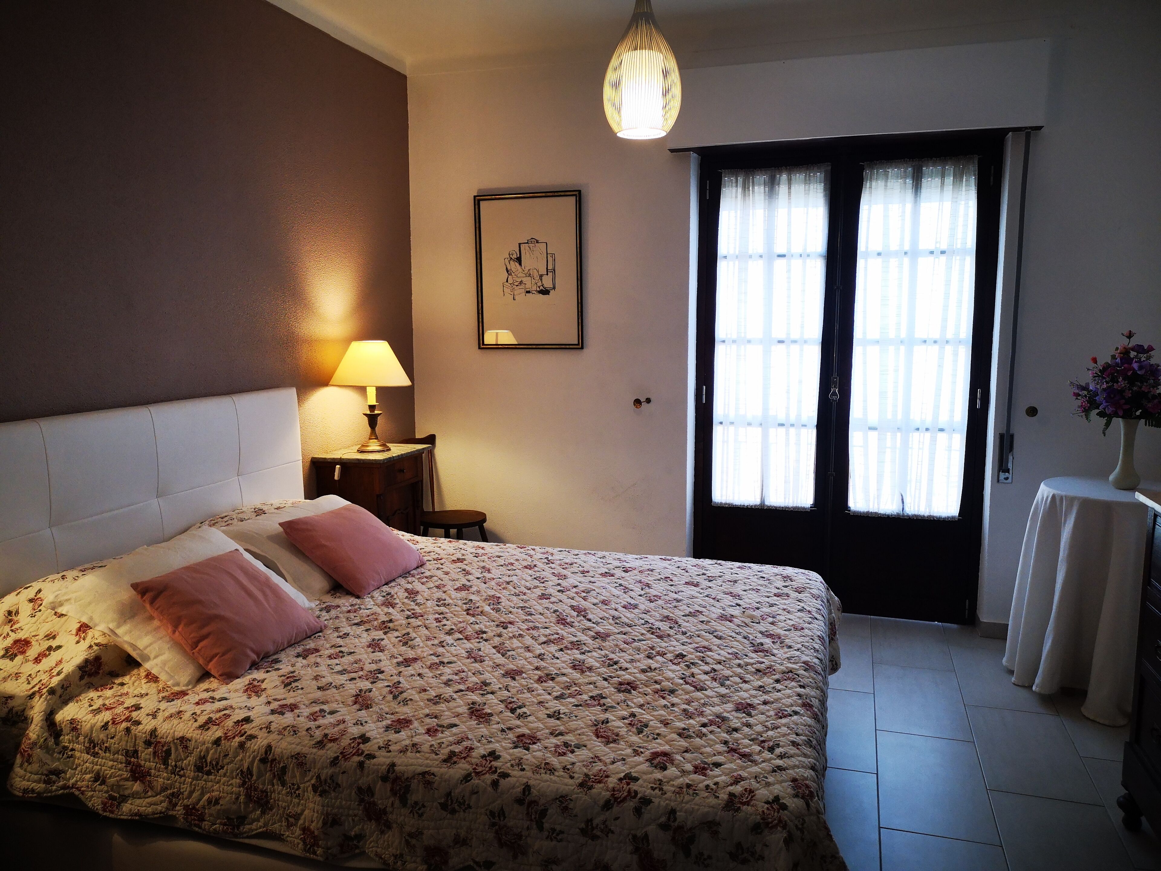 6 bedrooms, iron/ironing board, WiFi, bed sheets