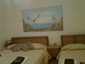 5 bedrooms, iron/ironing board, WiFi, bed sheets