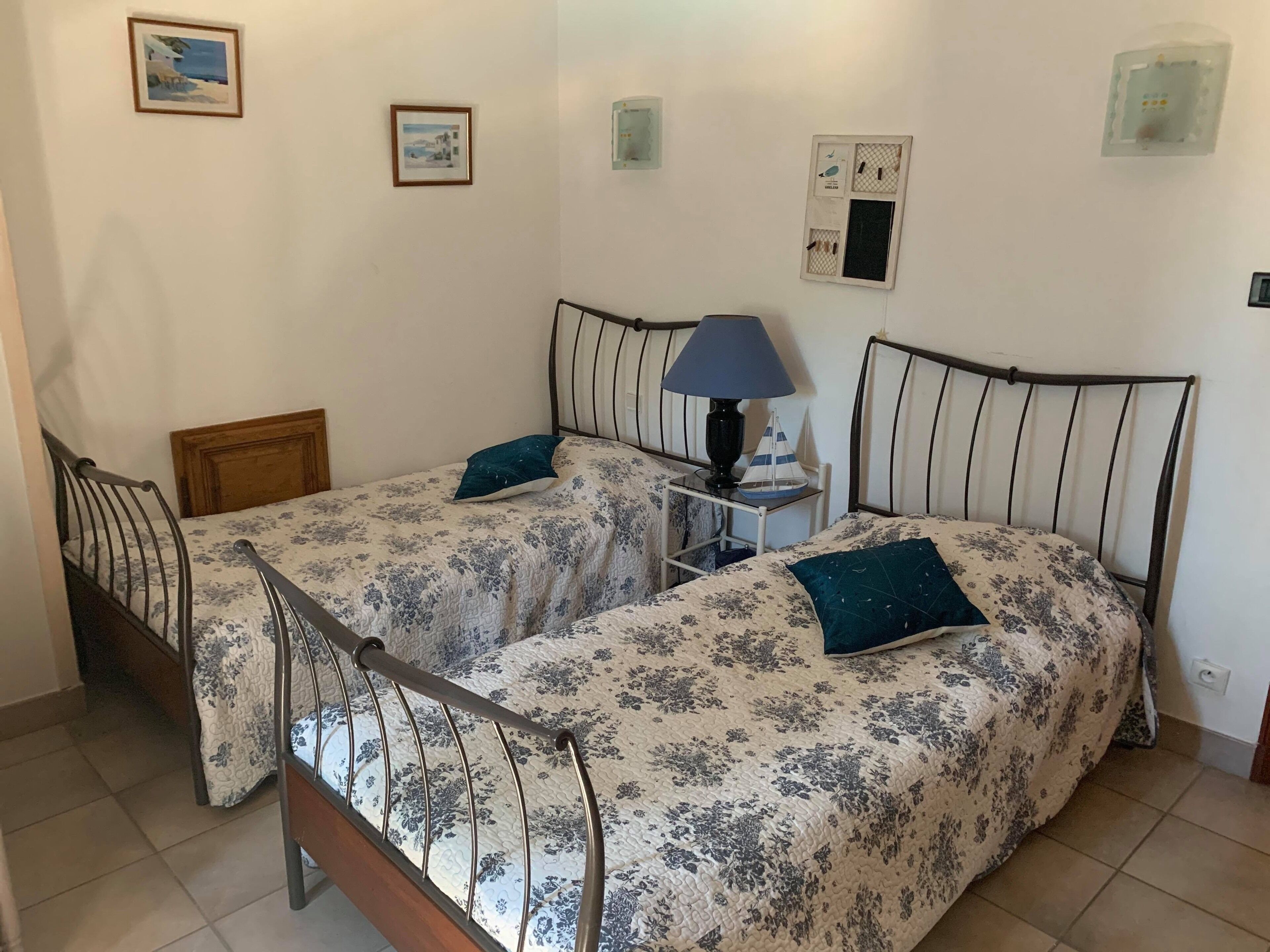 Large Provencal villa pool and fully fenced garden