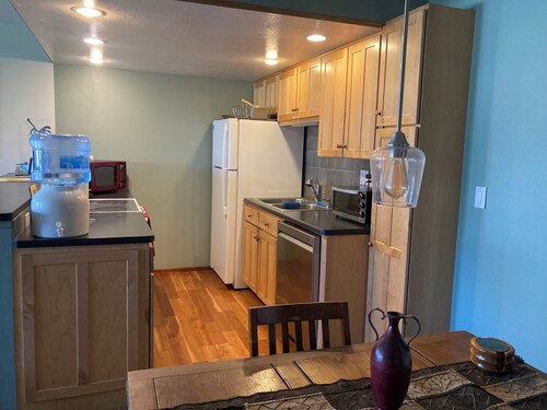 1-BR BRIGHT & CHARMING APT NEAR CU AND DOWNTOWN