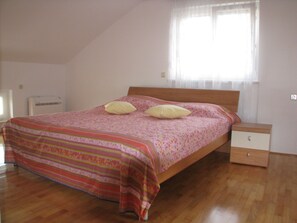 4 Schlafzimmer, Bügeleisen/Bügelbrett, Internetzugang, Bettwäsche
