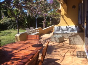 Outdoor dining - Provencal house with lots of charm and private pool on a 1,5 acres lot (Ceyreste)