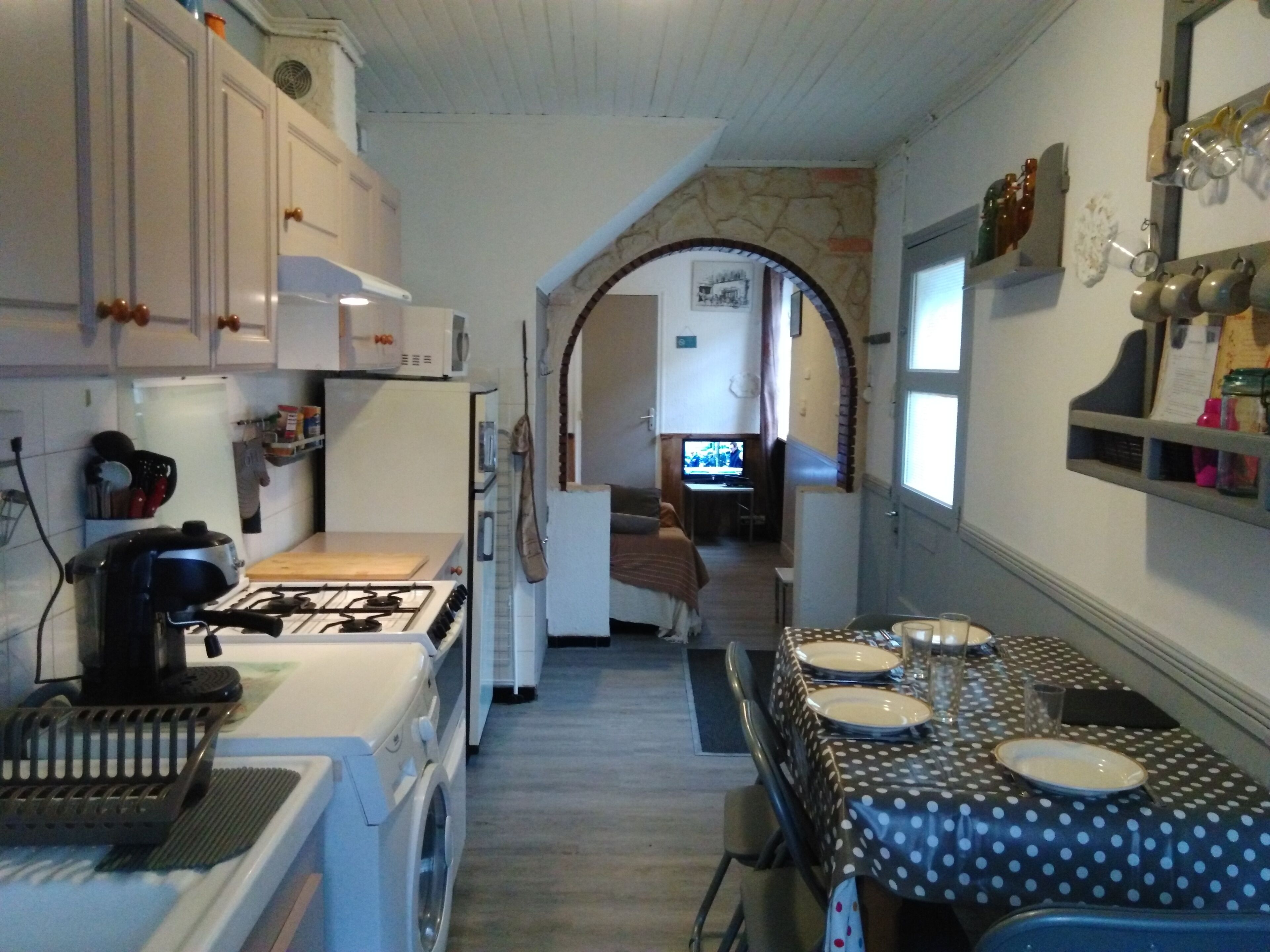 House in Saint-Maurin village of charm and character.