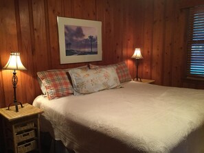 5 Schlafzimmer, Schreibtisch, Bügeleisen/Bügelbrett, Reisekinderbett