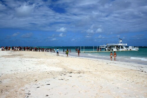 Fantastic Condo on the Beach. Relax and enjoy the breeze !!!