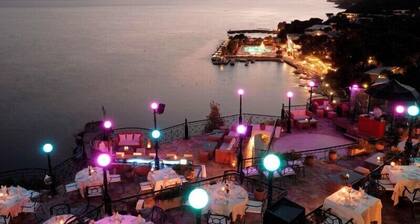 Upea rantahotelli Korintinlahdella