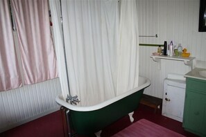 Combined shower/bathtub, towels, toilet paper