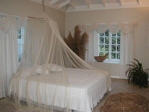 4 soveværelser, pengeskab på værelset, strygejern/strygebræt