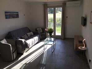 Televisie en een open haard