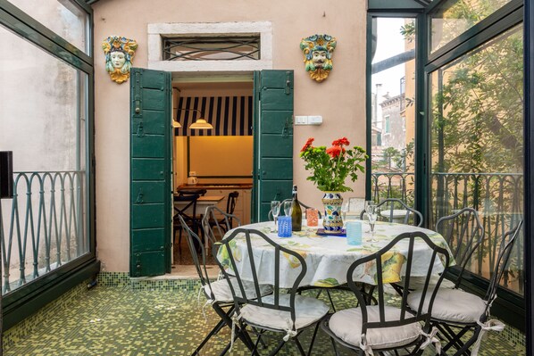 Outdoor dining