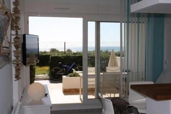 vue du salon cuisine vers la mer