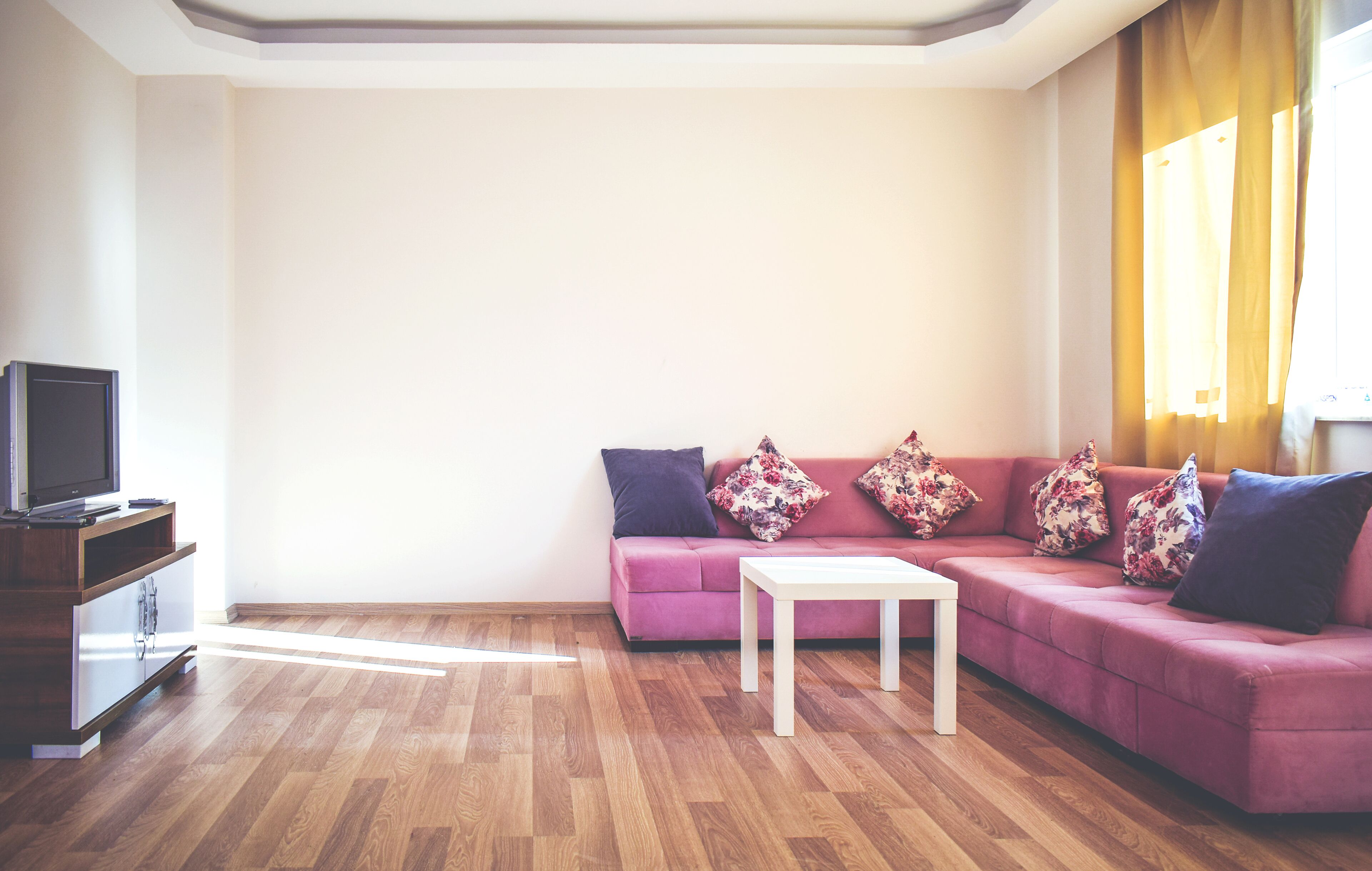 Separate kitchen, 2 Bedroom, 140 mt2. Mountain view.