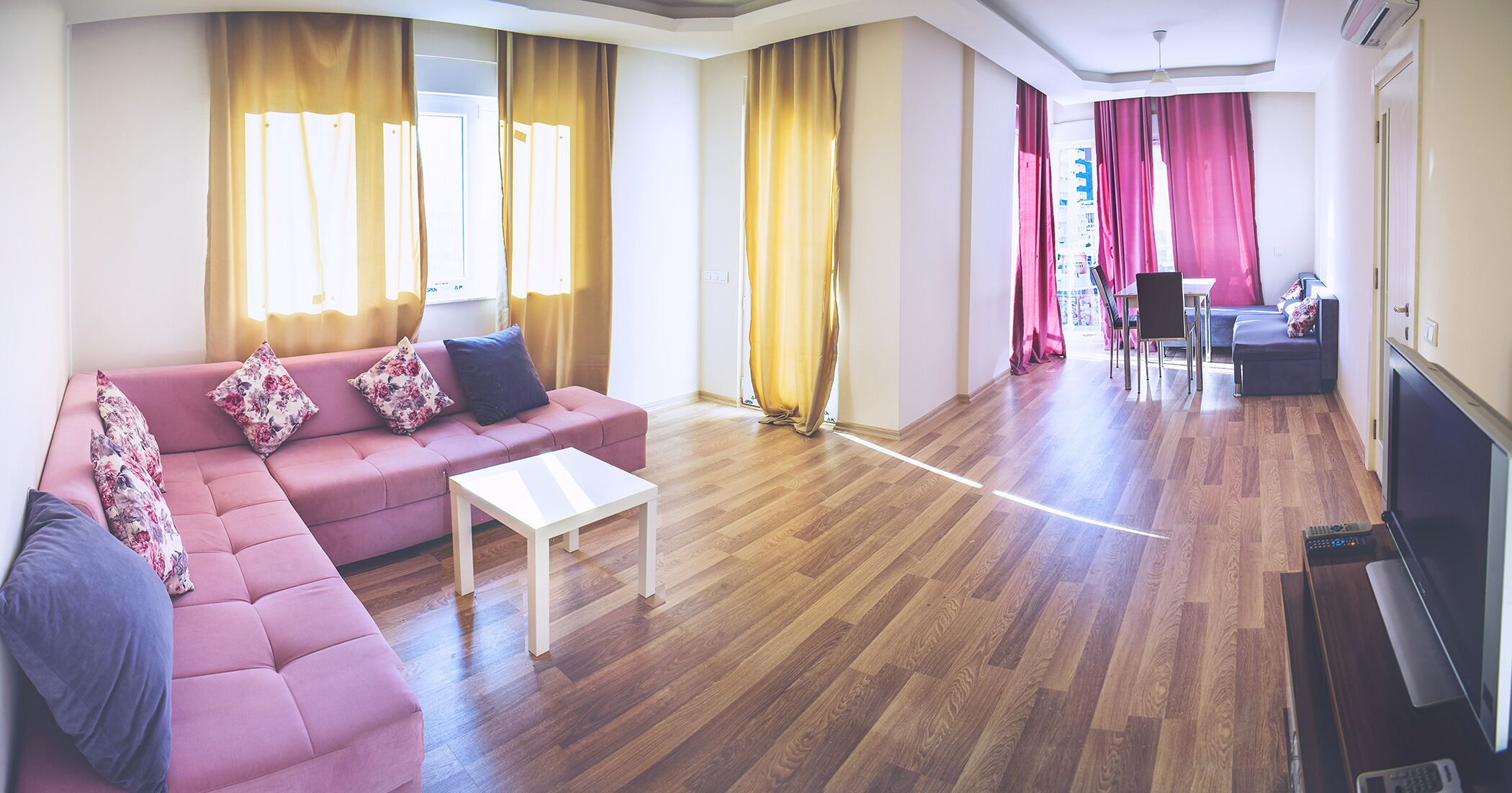 Separate kitchen, 2 Bedroom, 140 mt2. Mountain view.