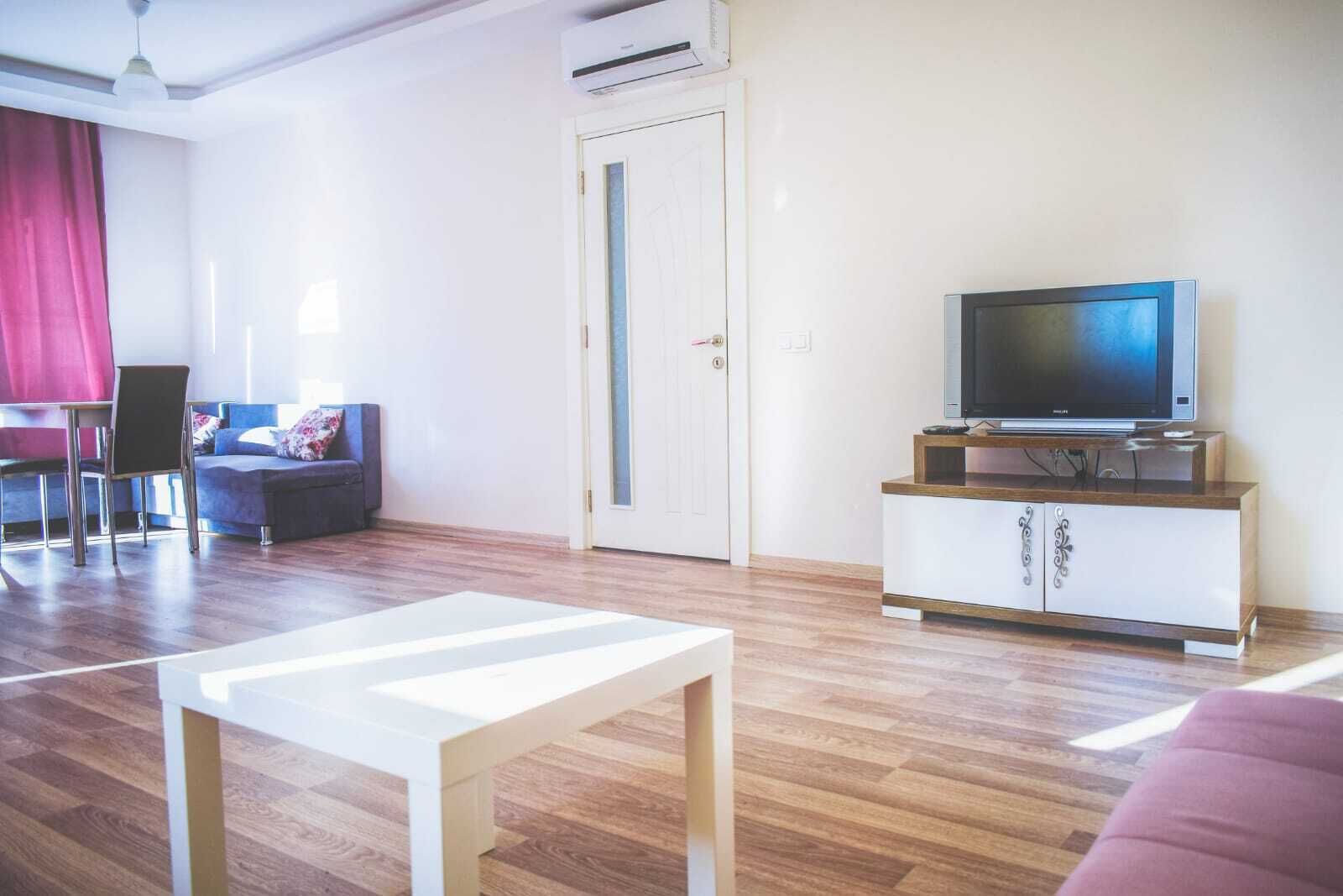 Separate kitchen, 2 Bedroom, 140 mt2. Mountain view.