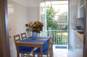 Dining - Cozy Apt for 4/6 persons near the sea well linked with the center of Rome (Lido di Ostia)