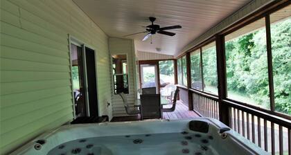 Beautiful, Spacious Home in Wooded Resort Area