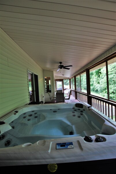 Beautiful, Spacious Home in Wooded Resort Area