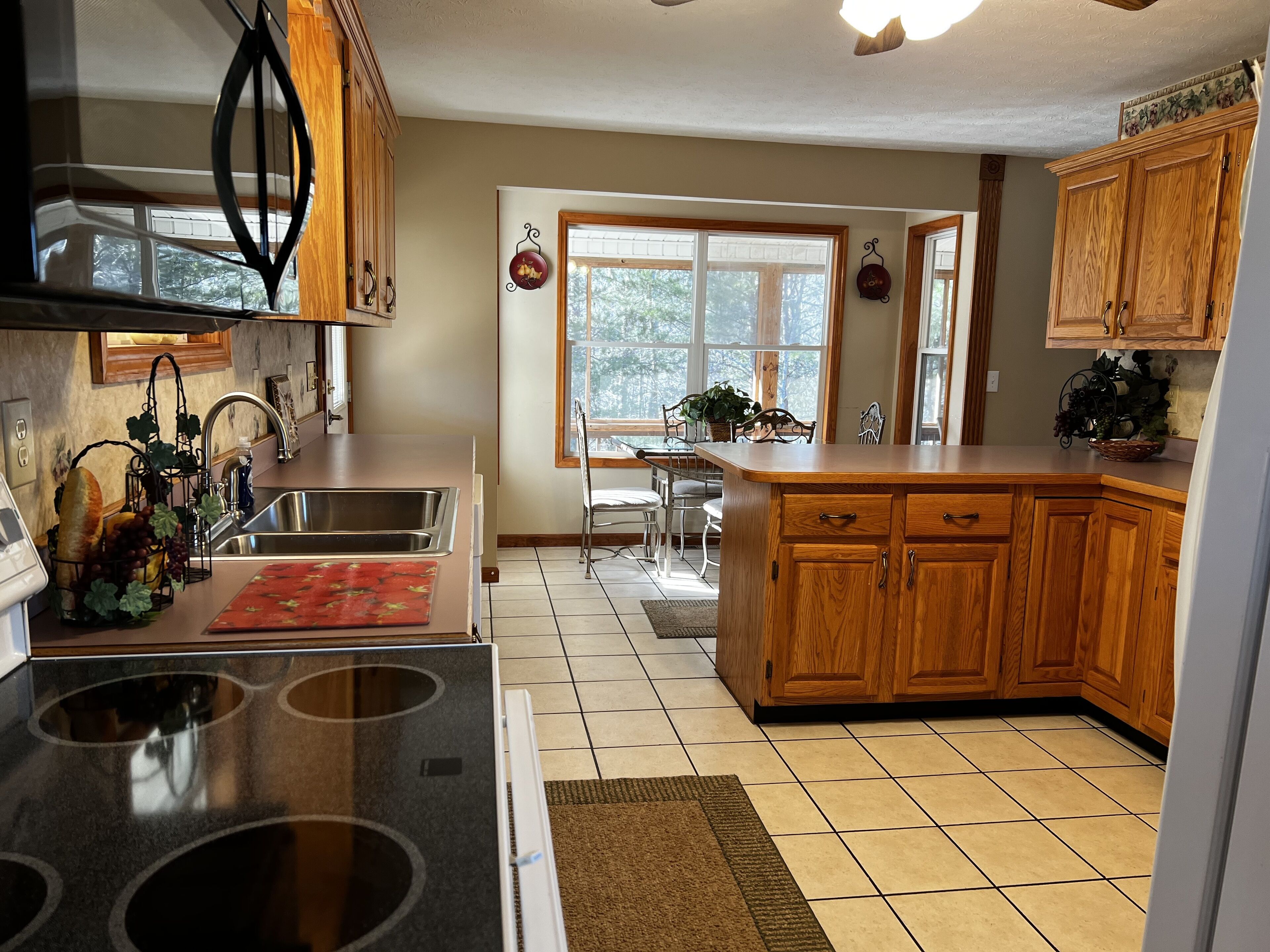 Beautiful, Spacious Home in Wooded Resort Area