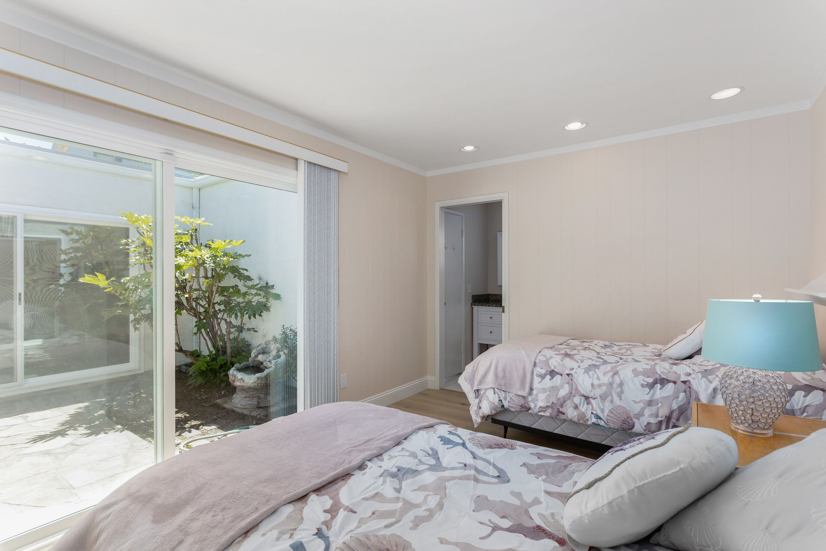 4 habitaciones, escritorio, tabla de planchar con plancha y wifi gratis 