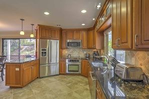 Refrigerador, microondas, horno, placa de cocina
