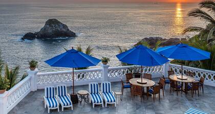 Palace by the Sea: Private Oasis. Fully Staffed Villa, Breathtaking Ocean Views.