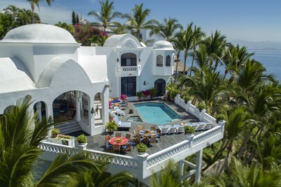 Palace by the Sea: Private Oasis. Fully Staffed Villa, Breathtaking Ocean Views.