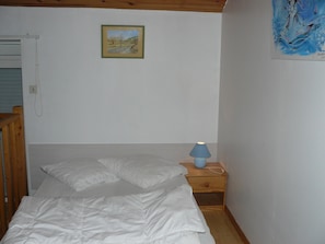1 habitación, tabla de planchar con plancha y internet