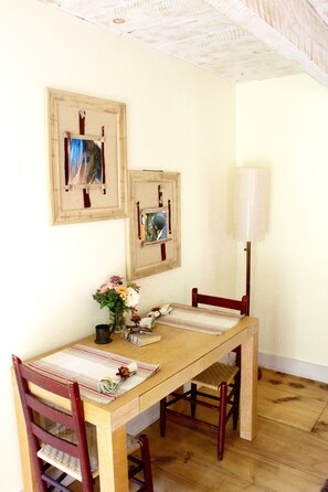 Dining - Woodsy Country Cottage, HITS Horse Show, Fall Foliage, Skiing, Hunter Mt, Hiking (Saugerties)