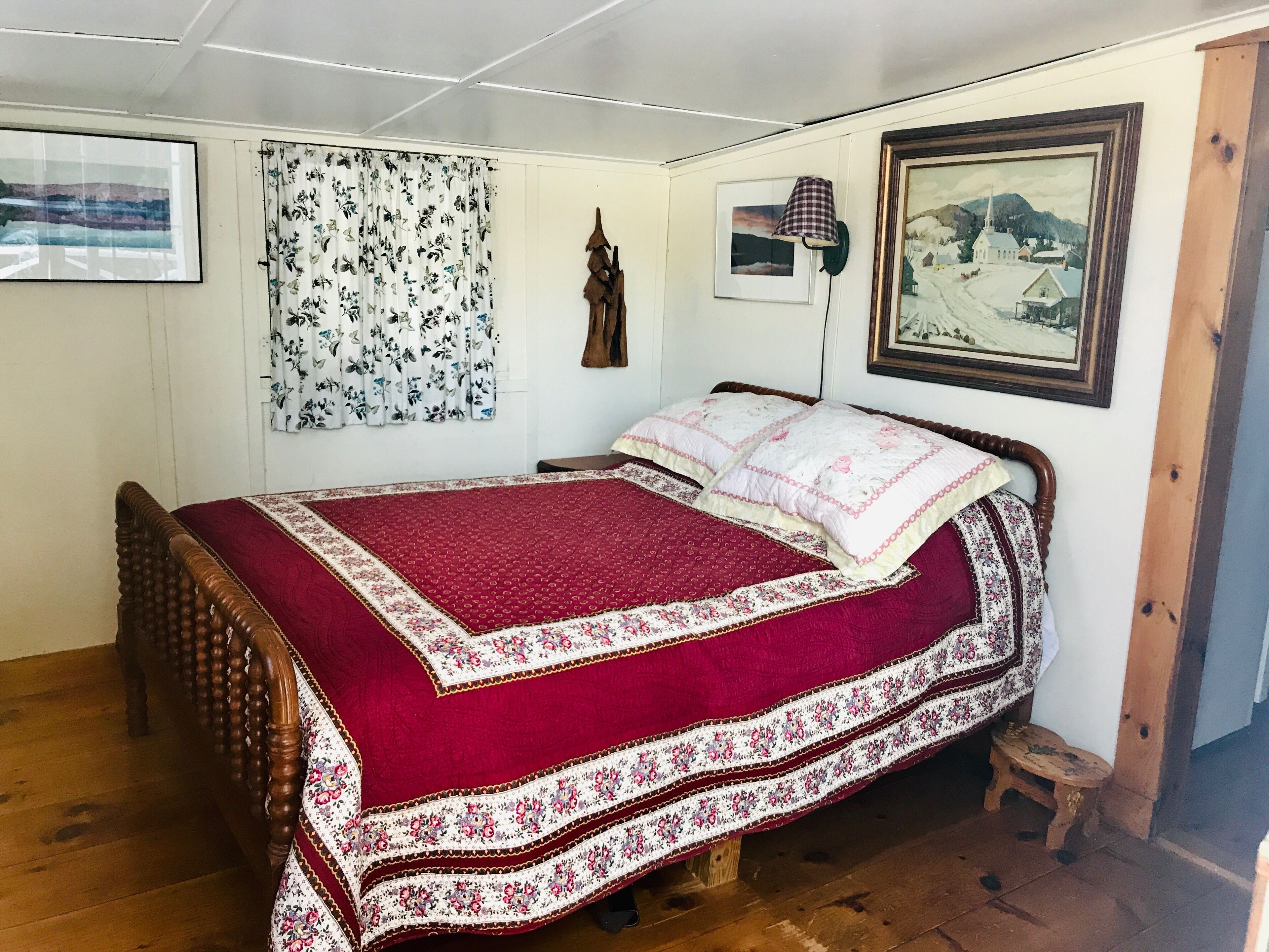 Special Rates! Lakefront Cottage in a Quiet, Beautiful Location