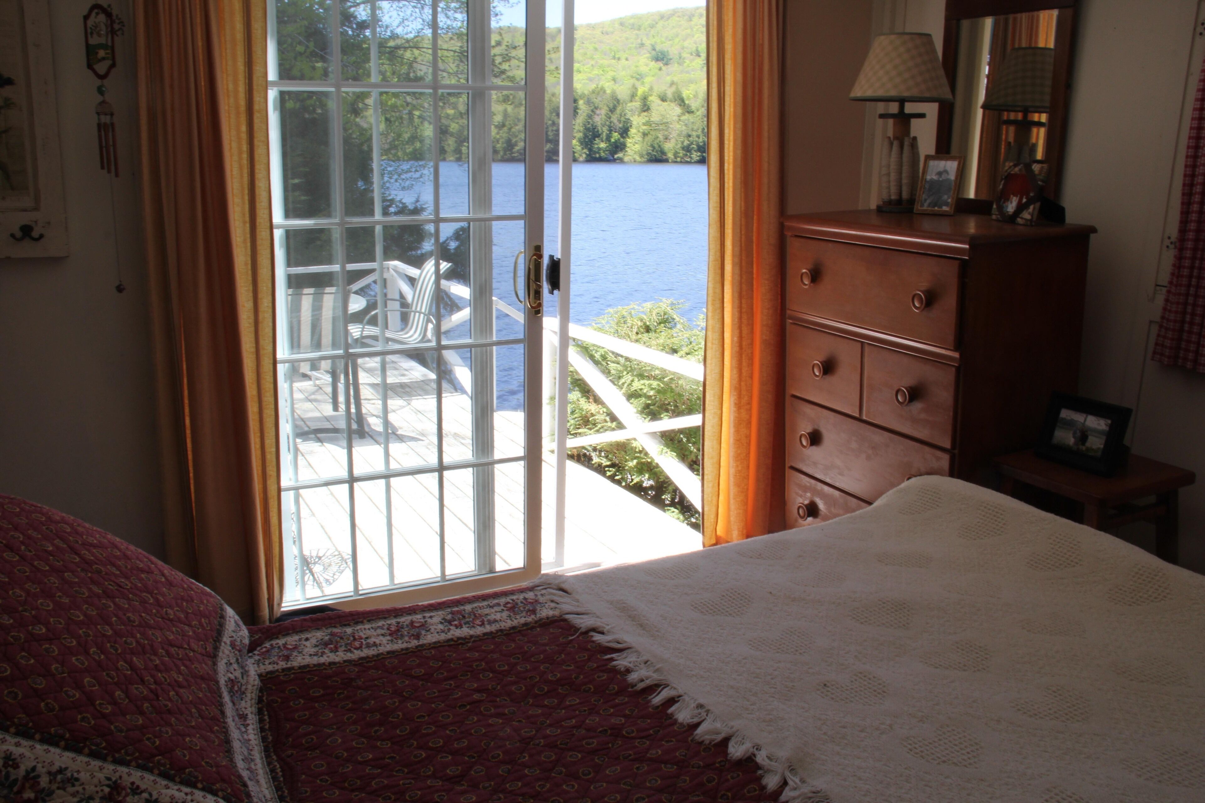 Special Rates! Lakefront Cottage in a Quiet, Beautiful Location