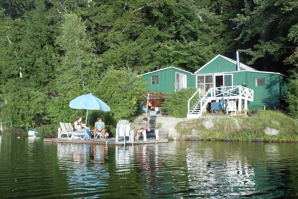 Special Rates! Lakefront Cottage in a Quiet, Beautiful Location