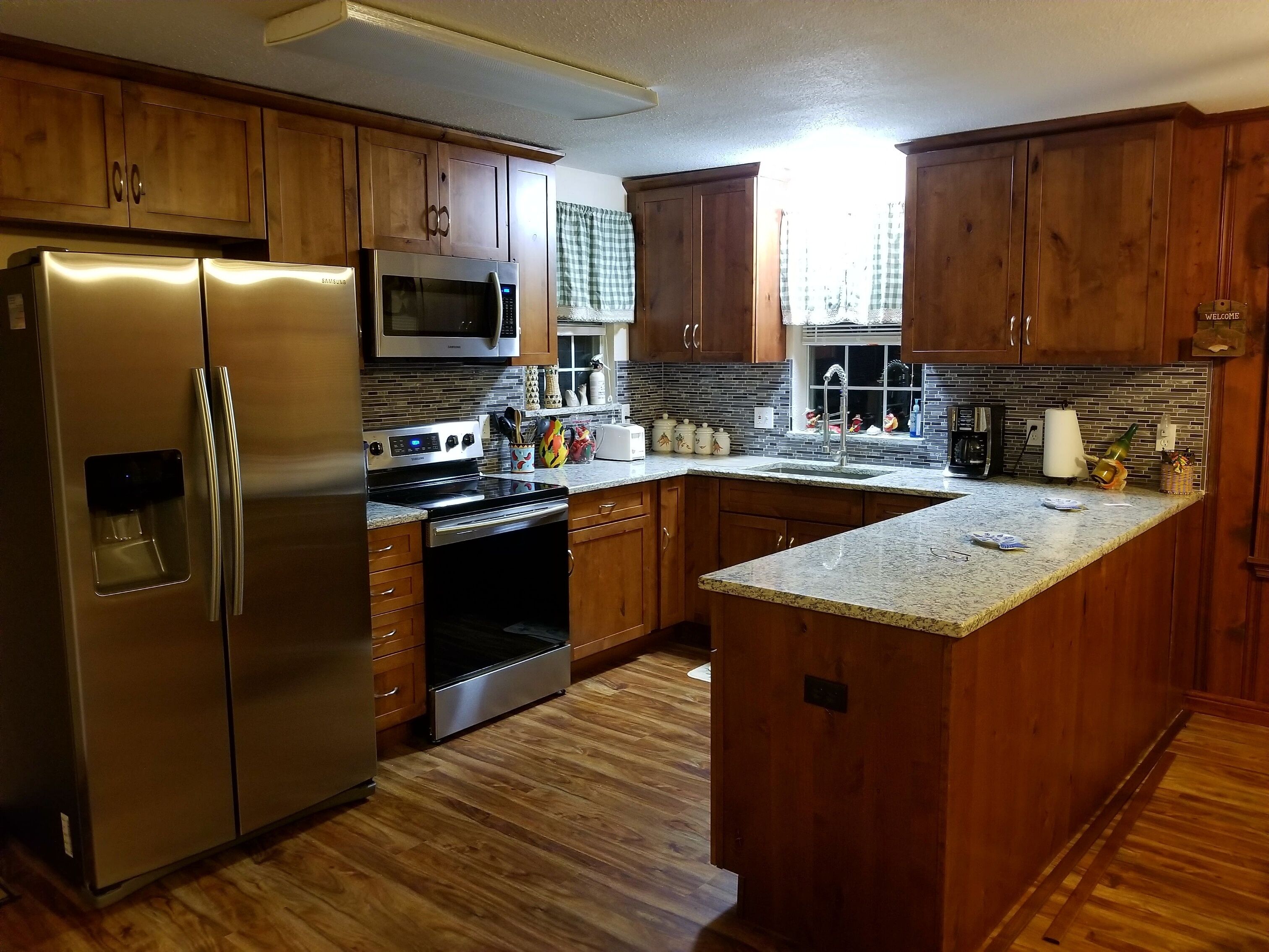 Cozy Retreat On Matagorda Bay with 360' Lighted Pier. Fishing