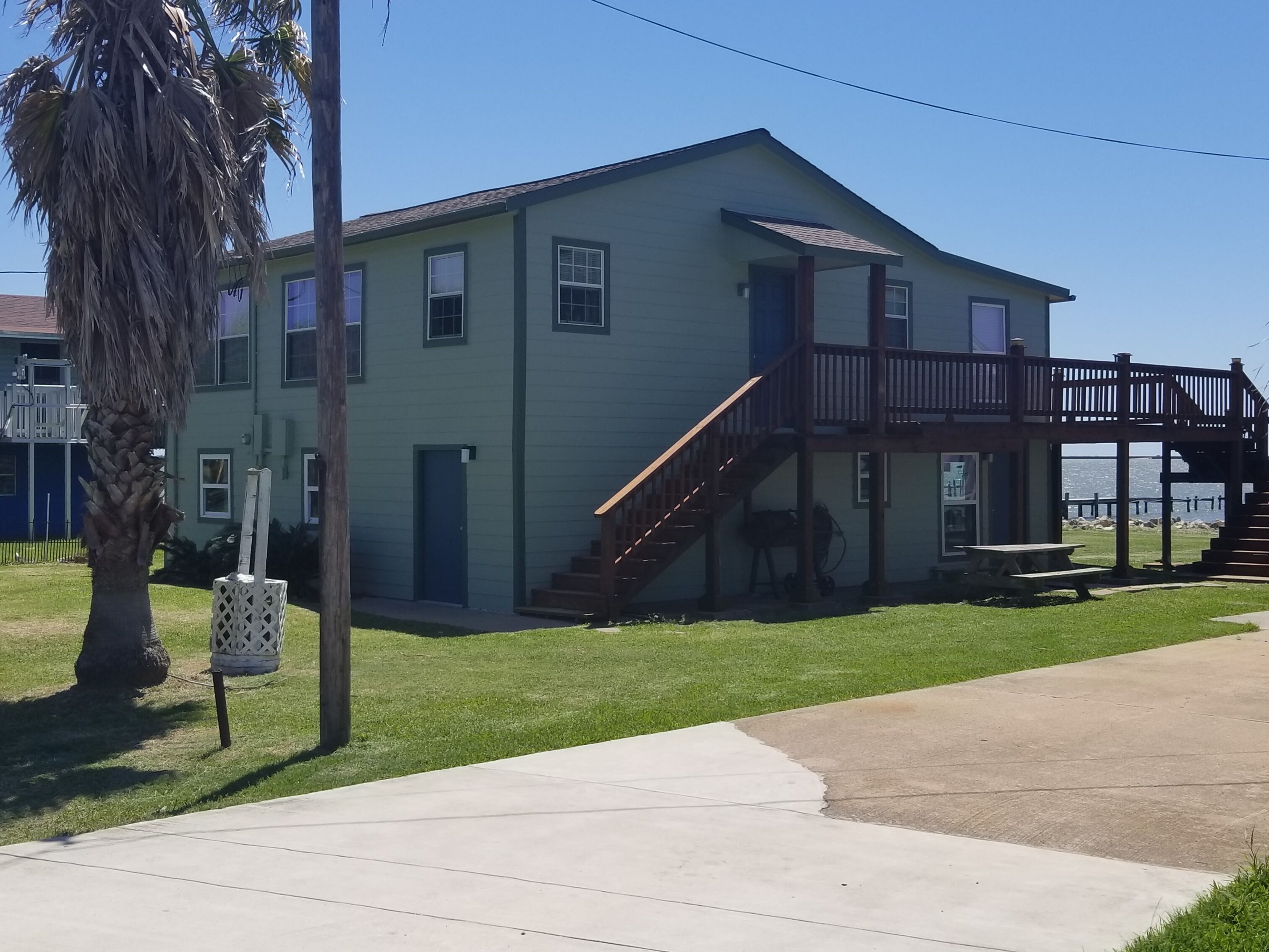 Cozy Retreat On Matagorda Bay with 360' Lighted Pier. Fishing