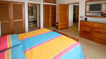 2 chambres, coffres-forts dans les chambres, bureau