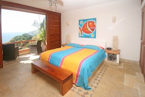 2 quartos, cofres nos quartos, escrivaninha