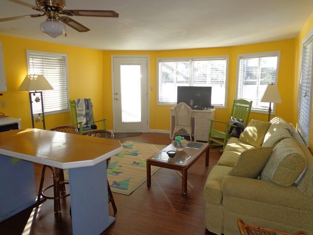  Experience living on a Houseboat