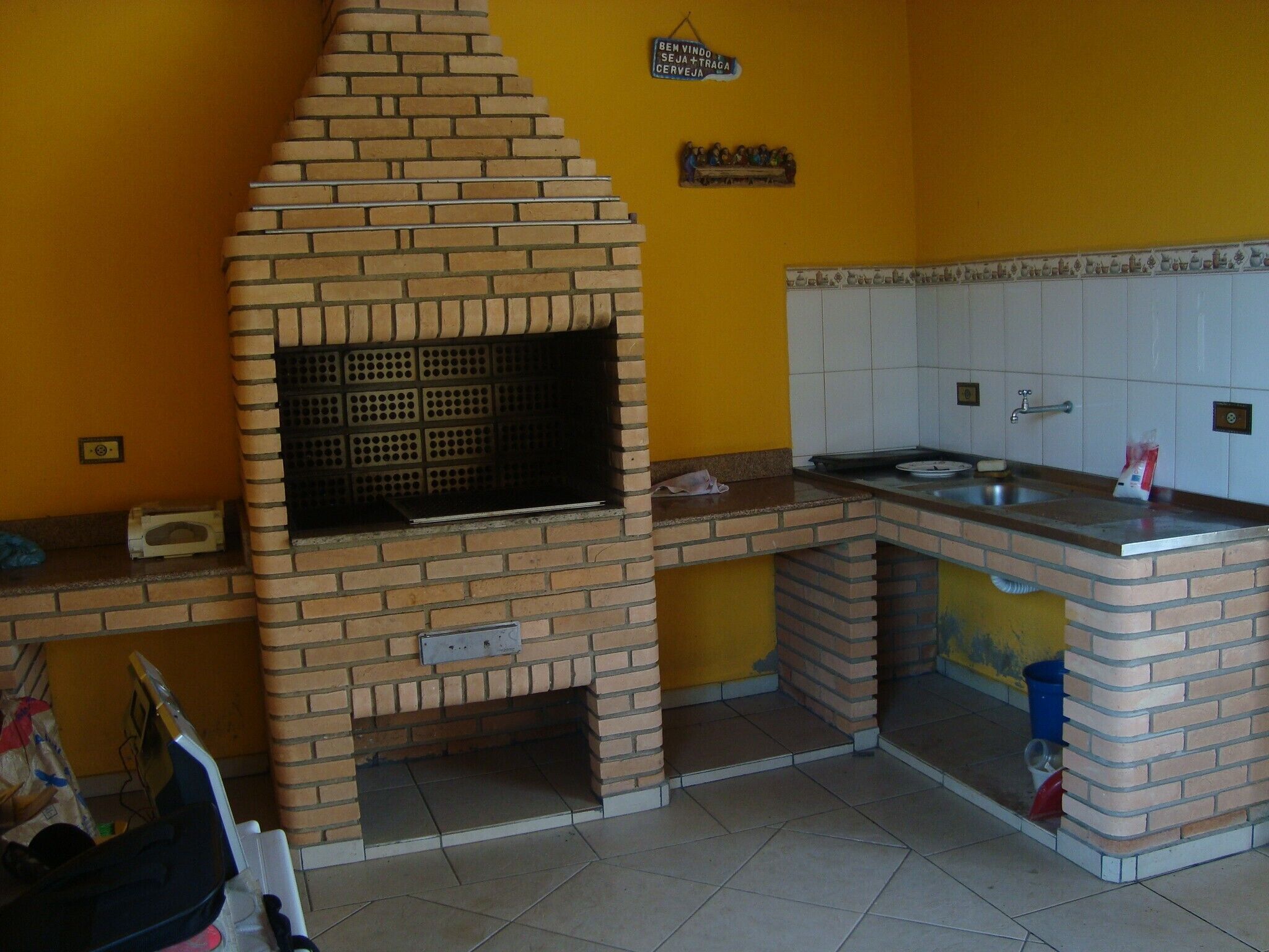 House on the beach with Pool and Barbecue. Air conditioning.